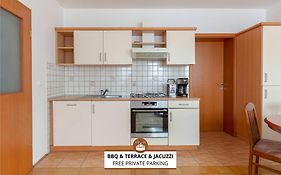 Apartma Ana